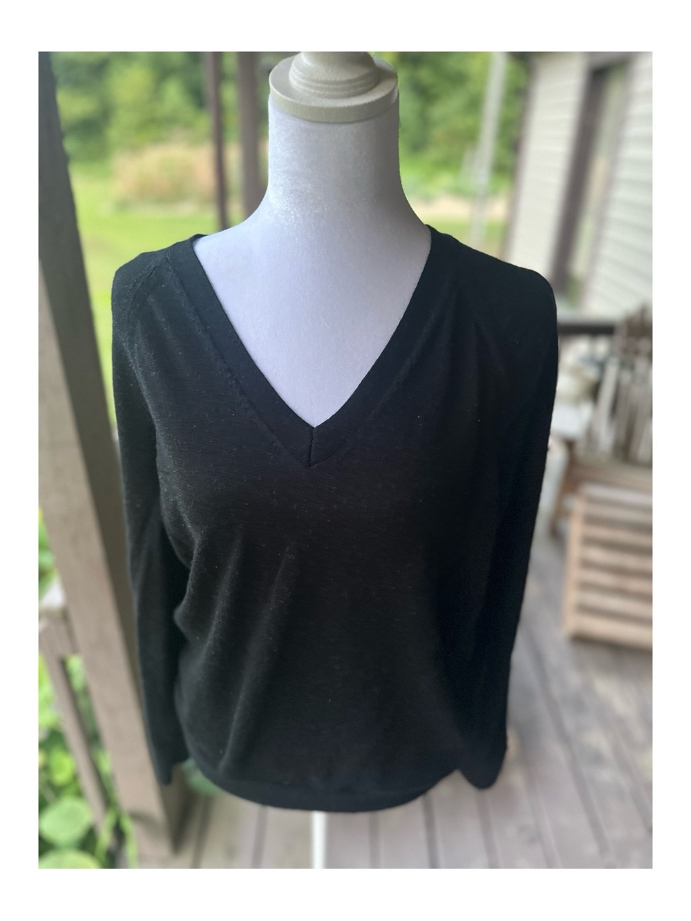 Banana Republic Black V-Neck Extra Fine Merino Wool Sweater Size Medium